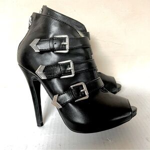 GUESS WgStella2 Y2K black leather buckle heeled booties size 5.5